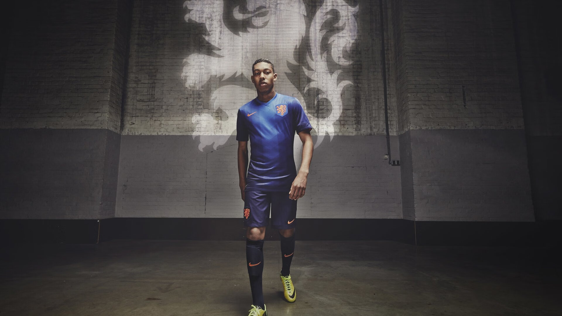 门兴格拉德巴赫两翼推进打出连贯配合,门兴格拉德巴赫在哪个城市